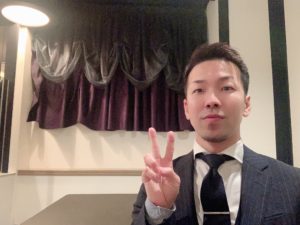 この部屋広すぎて落ち着かない( ´Д`)/
