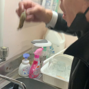 カニおやじ、今度はカキかよ！！