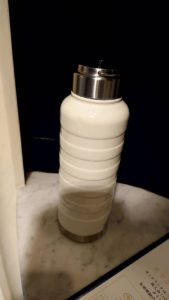 上着を着るかカーディガンを羽織るか…