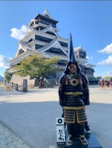 立派な城としゃくれ